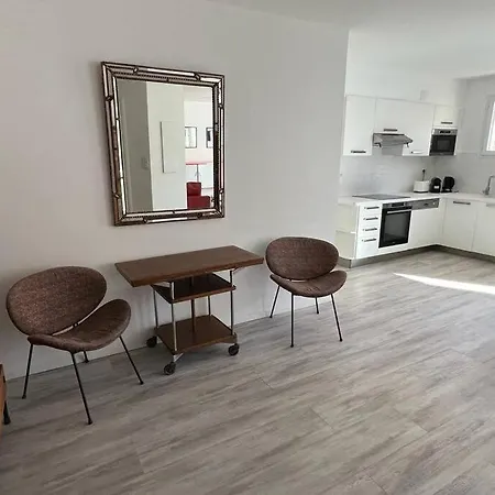 3 Avec Terrasse Μπεζιέ